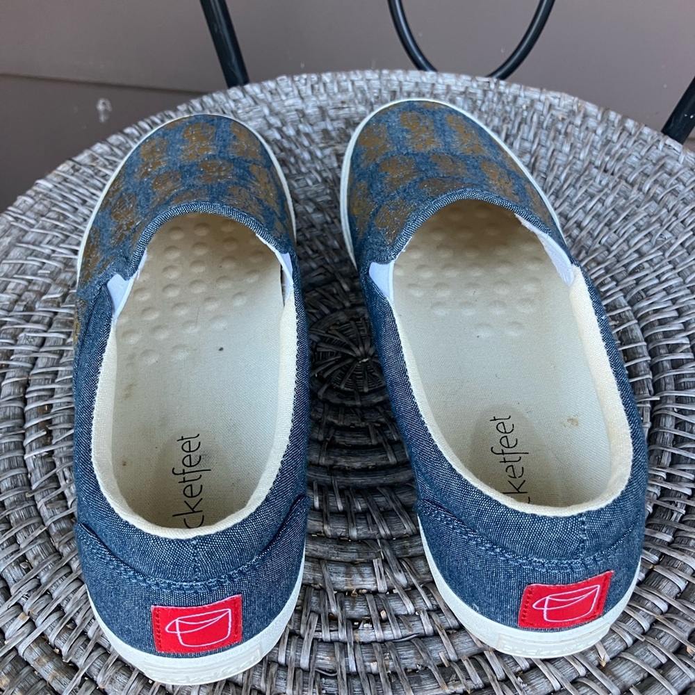 Bucket Feet Pineapple Sneakers 🍍 - Picture 3 of 5